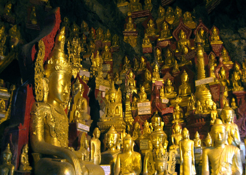 8000 Golden Buddhas - Pyndaya cave